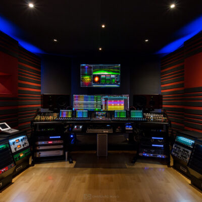 Reponse Studio Control Room Location du studio d'enregistrement avec l'ingénieur du son pour un son analogique chaud et percutant