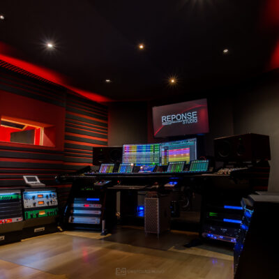 Reponse Studio Control Room Location du studio d'enregistrement avec l'ingénieur du son pour un son analogique chaud et percutant sides high