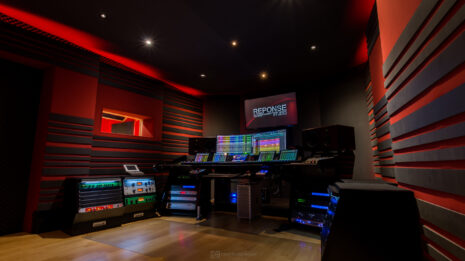 Reponse Studio Control Room Location du studio d'enregistrement avec l'ingénieur du son pour un son analogique chaud et percutant sides high