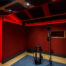 Recording room Response Studio traitée acoustiquement pour un son naturel. Studio d'enregistrement mixage et mastering en suisse