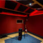 Recording room Response Studio traitée acoustiquement pour un son naturel Recording room Response Studio traitée acoustiquement pour un son naturel Reponse Studio Control Room Location du studio d'enregistrement avec l'ingénieur du son pour un son analogique chaud et percutant sides Reponse Studio Control Room (Régie) une acoustique parfaite réalisé par un acousticien. Studio d'enregistrement mixage et mastering en suisse