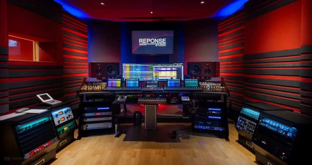 Studio d'enregistrement Control Room Reponse Studio Mixage Mastering studio d'enregistrement haut de gamme.