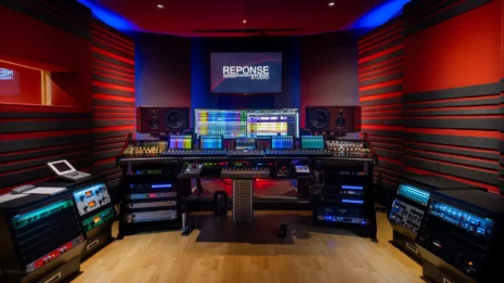 Studio d'enregistrement Control Room Reponse Studio Mixage Mastering studio d'enregistrement haut de gamme.