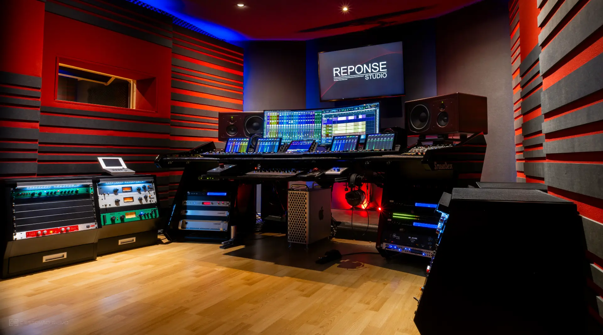 Studio d'enregistrement Control Room Reponse Studio Mixage Mastering Enregistrement haut de gamme.