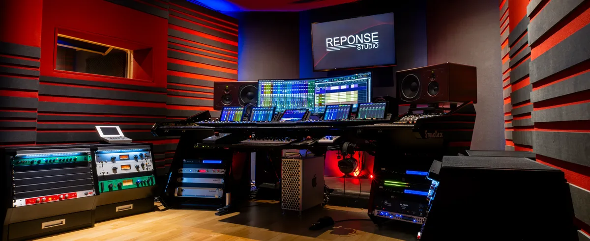 Studio d'enregistrement Control Room Reponse Studio Mixage Mastering Studio d'enregistrement haute qualité Studio d'enregistrement Control Room Reponse Studio Mixage Mastering Enregistrement haut de gamme.