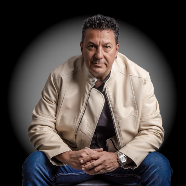 Artiste Djecko  mixage mastering et enregistrement, à Reponse Studio d'enregistrement en suisse un son analogique chaud puissant et musicale. Réalisé avec du matériel analogique de haut de gamme 