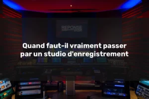 Vue intérieure d’un studio d'enregistrement professionnel, espace de travail conçu pour déterminer quand passer par un studio d'enregistrement et produire un morceau abouti.