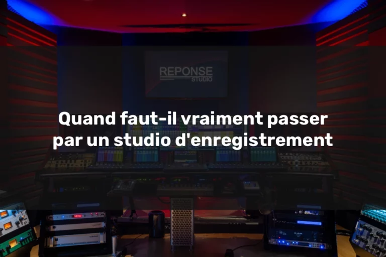 Vue intérieure d’un studio d'enregistrement professionnel, espace de travail conçu pour déterminer quand passer par un studio d'enregistrement et produire un morceau abouti.